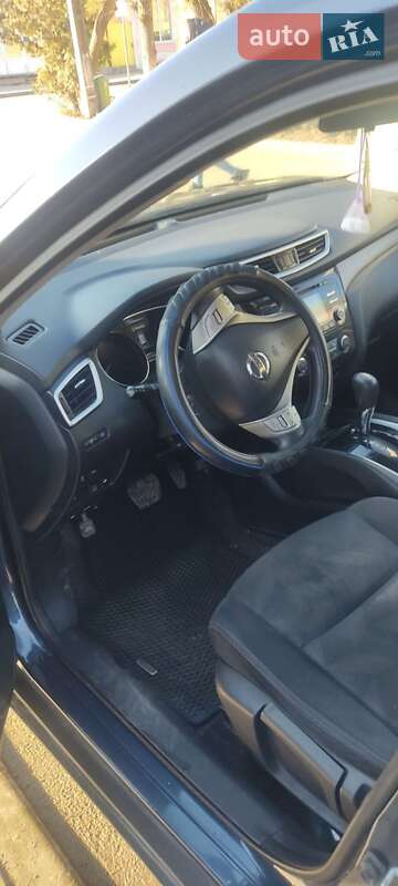 Внедорожник / Кроссовер Nissan Rogue 2016 в Баре