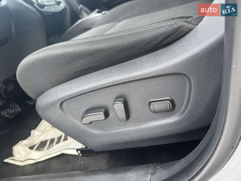 Позашляховик / Кросовер Nissan Rogue 2018 в Львові