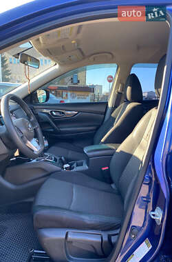 Внедорожник / Кроссовер Nissan Rogue 2017 в 