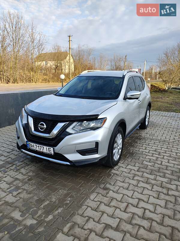 Внедорожник / Кроссовер Nissan Rogue 2017 в Дунаевцах