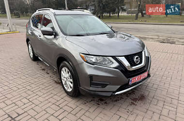 Внедорожник / Кроссовер Nissan Rogue 2017 в Ровно