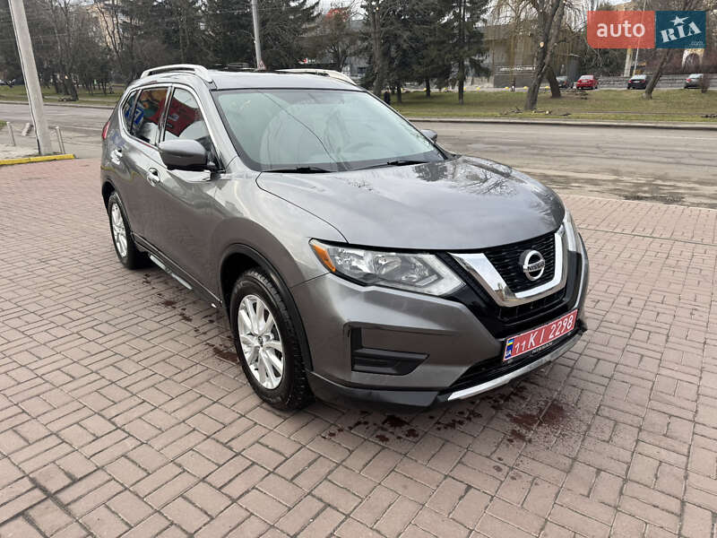 Позашляховик / Кросовер Nissan Rogue 2017 в Рівному