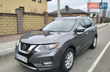 Внедорожник / Кроссовер Nissan Rogue 2017 в Житомире