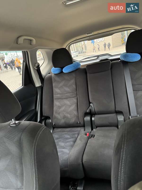 Внедорожник / Кроссовер Nissan Rogue 2015 в Полтаве