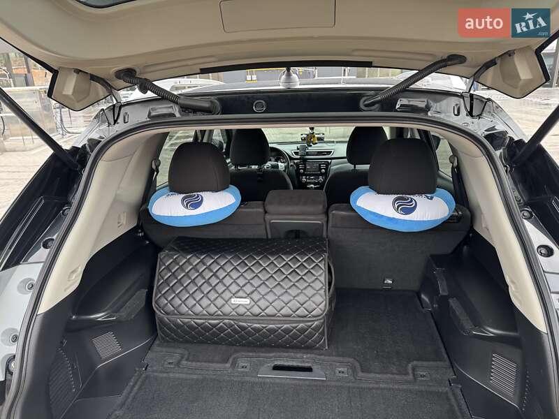 Внедорожник / Кроссовер Nissan Rogue 2015 в Полтаве