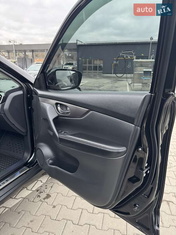 Внедорожник / Кроссовер Nissan Rogue 2015 в Полтаве