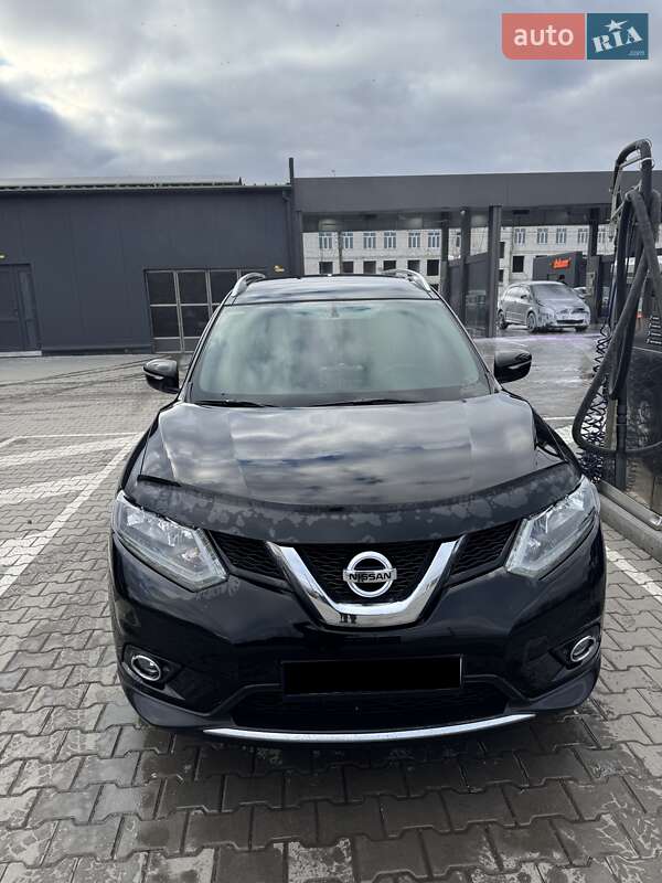 Внедорожник / Кроссовер Nissan Rogue 2015 в Полтаве