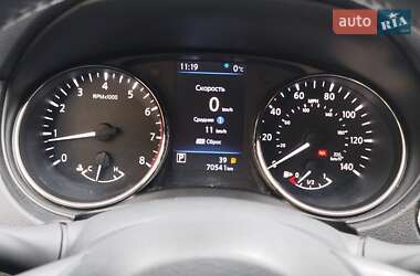 Внедорожник / Кроссовер Nissan Rogue 2019 в 