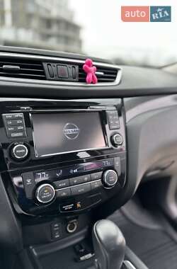 Позашляховик / Кросовер Nissan Rogue 2015 в 
