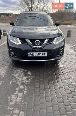 Внедорожник / Кроссовер Nissan Rogue 2016 в Каменском