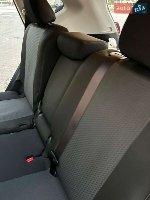 Позашляховик / Кросовер Nissan Rogue 2020 в Нововолинську