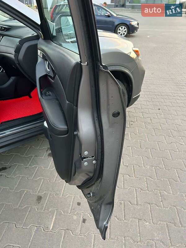 Позашляховик / Кросовер Nissan Rogue 2020 в Нововолинську