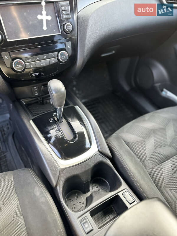 Внедорожник / Кроссовер Nissan Rogue 2015 в Чернигове