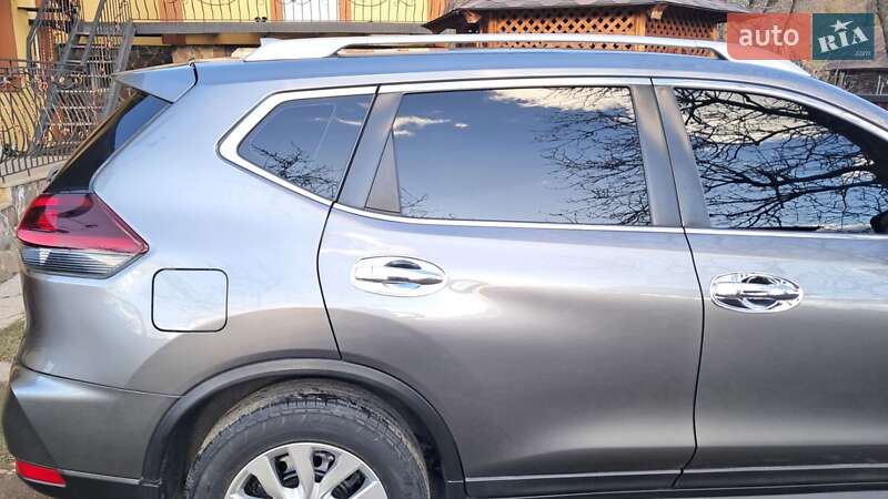 Внедорожник / Кроссовер Nissan Rogue 2018 в Надворной