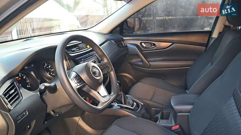 Внедорожник / Кроссовер Nissan Rogue 2018 в Надворной