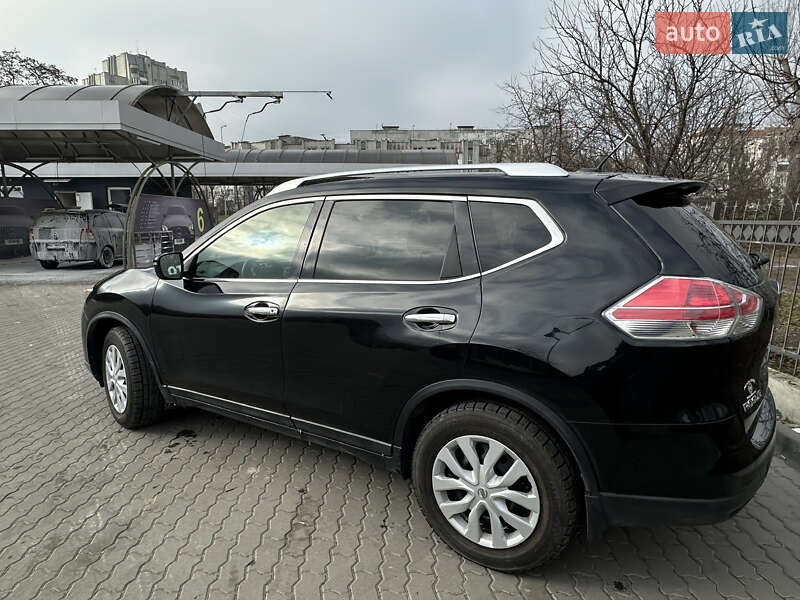 Внедорожник / Кроссовер Nissan Rogue 2016 в Львове