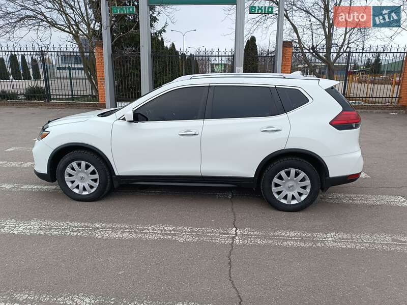 Внедорожник / Кроссовер Nissan Rogue 2017 в Александрие