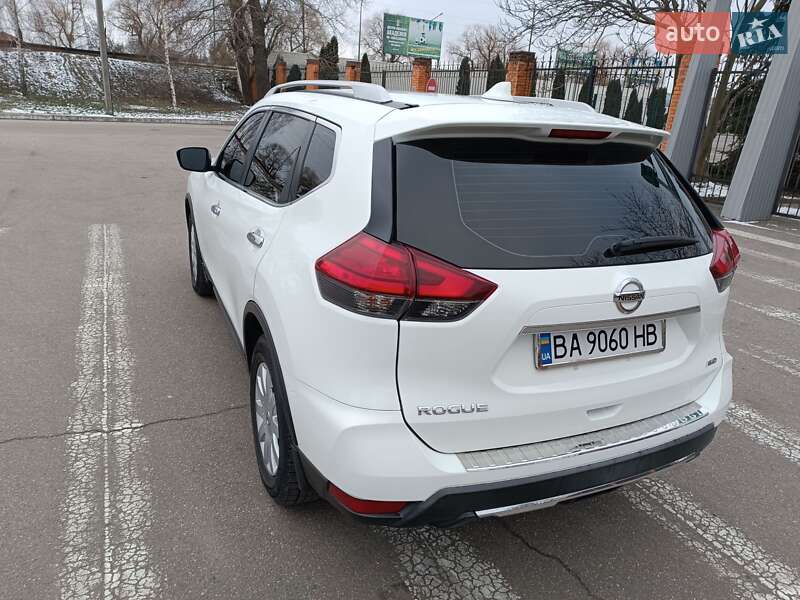 Внедорожник / Кроссовер Nissan Rogue 2017 в Александрие
