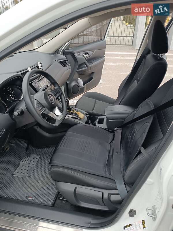 Внедорожник / Кроссовер Nissan Rogue 2017 в Александрие