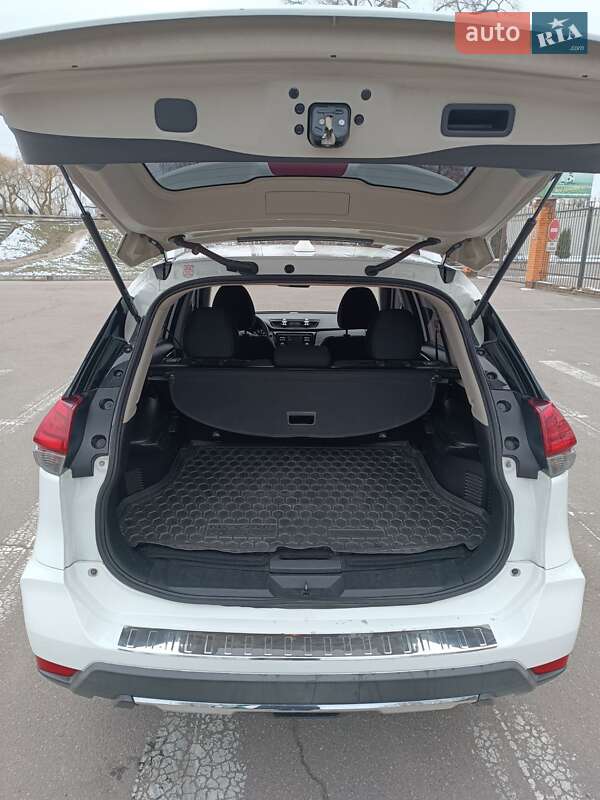 Внедорожник / Кроссовер Nissan Rogue 2017 в Александрие