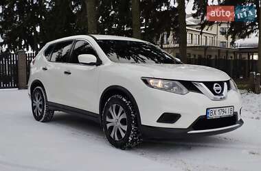 Внедорожник / Кроссовер Nissan Rogue 2016 в Староконстантинове