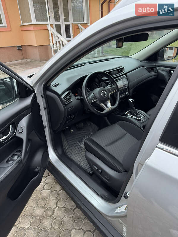 Позашляховик / Кросовер Nissan Rogue 2017 в Володимирі