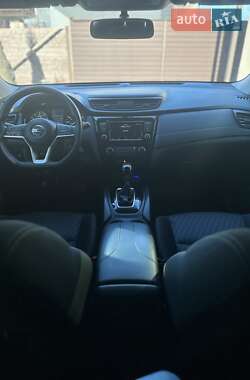 Внедорожник / Кроссовер Nissan Rogue 2018 в 