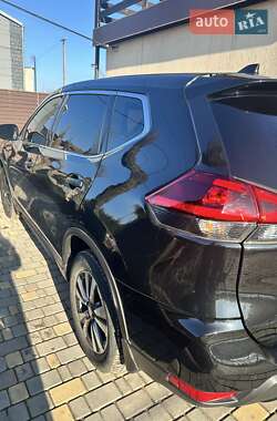 Внедорожник / Кроссовер Nissan Rogue 2018 в 