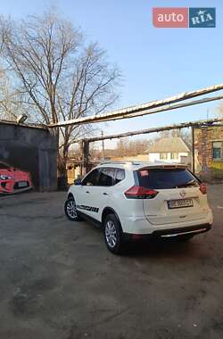 Внедорожник / Кроссовер Nissan Rogue 2017 в 