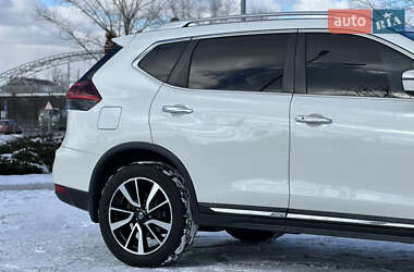 Внедорожник / Кроссовер Nissan Rogue 2018 в 