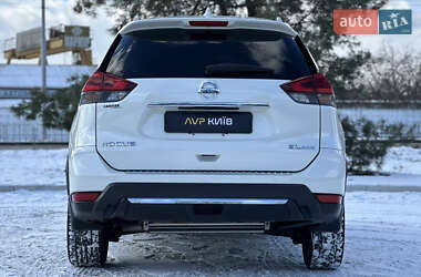Внедорожник / Кроссовер Nissan Rogue 2018 в 