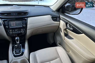 Внедорожник / Кроссовер Nissan Rogue 2018 в 