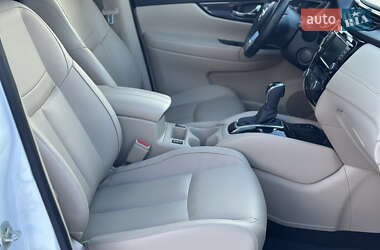 Внедорожник / Кроссовер Nissan Rogue 2018 в 