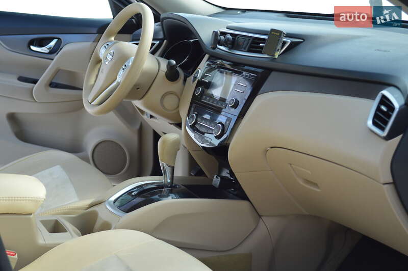 Позашляховик / Кросовер Nissan Rogue 2015 в Києві