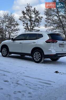 Внедорожник / Кроссовер Nissan Rogue 2018 в 