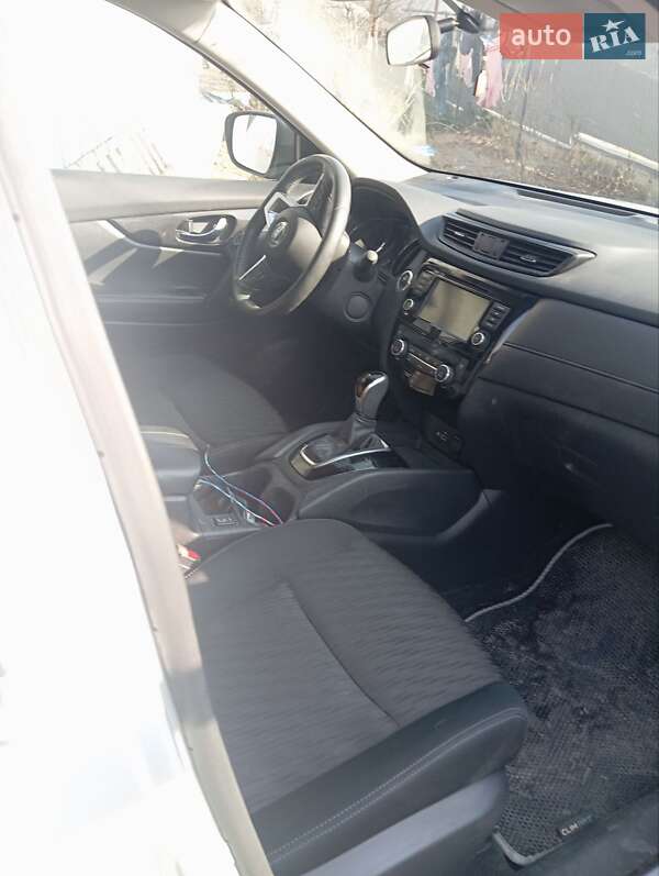 Позашляховик / Кросовер Nissan Rogue 2017 в Ковелі