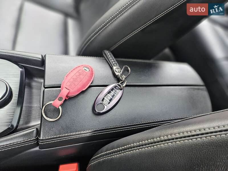 Внедорожник / Кроссовер Nissan Rogue 2020 в Львове