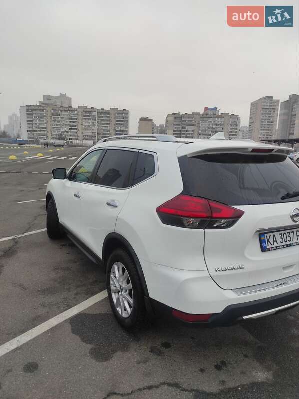 Внедорожник / Кроссовер Nissan Rogue 2017 в Киеве