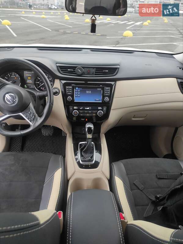 Внедорожник / Кроссовер Nissan Rogue 2017 в Киеве
