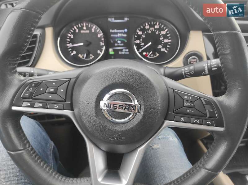 Внедорожник / Кроссовер Nissan Rogue 2017 в Киеве