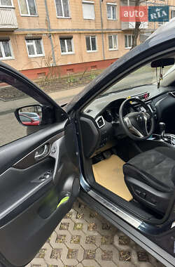 Внедорожник / Кроссовер Nissan Rogue 2014 в 