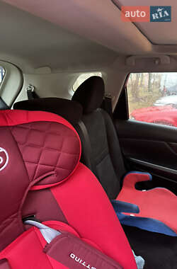 Внедорожник / Кроссовер Nissan Rogue 2014 в 