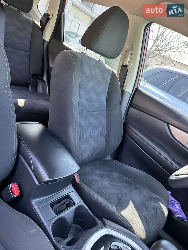 Позашляховик / Кросовер Nissan Rogue 2015 в Запоріжжі