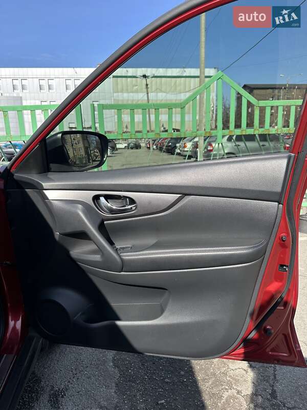 Позашляховик / Кросовер Nissan Rogue 2015 в Запоріжжі