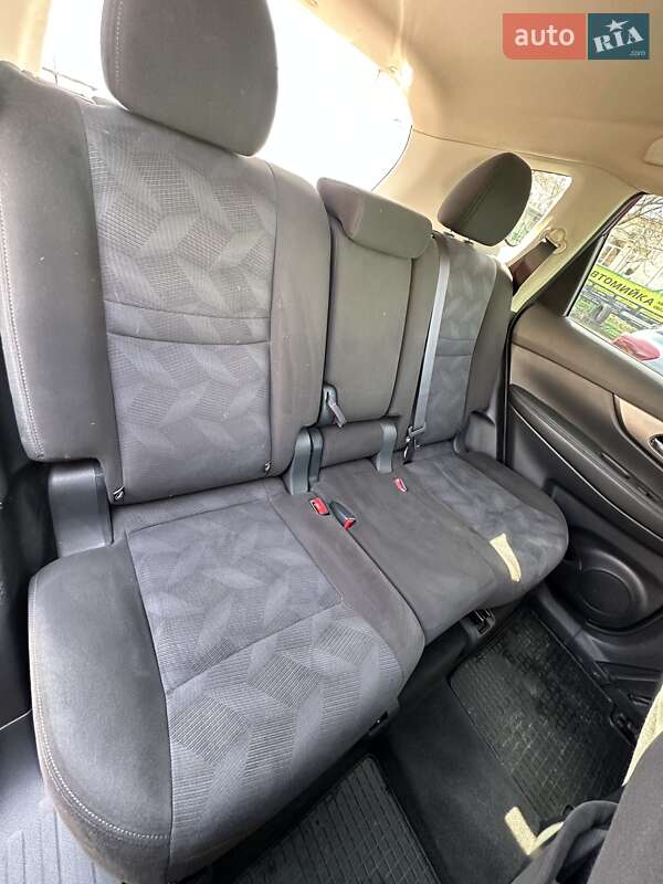 Позашляховик / Кросовер Nissan Rogue 2015 в Запоріжжі