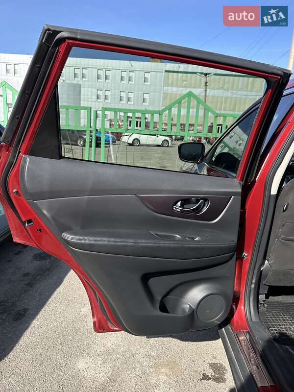 Позашляховик / Кросовер Nissan Rogue 2015 в Запоріжжі