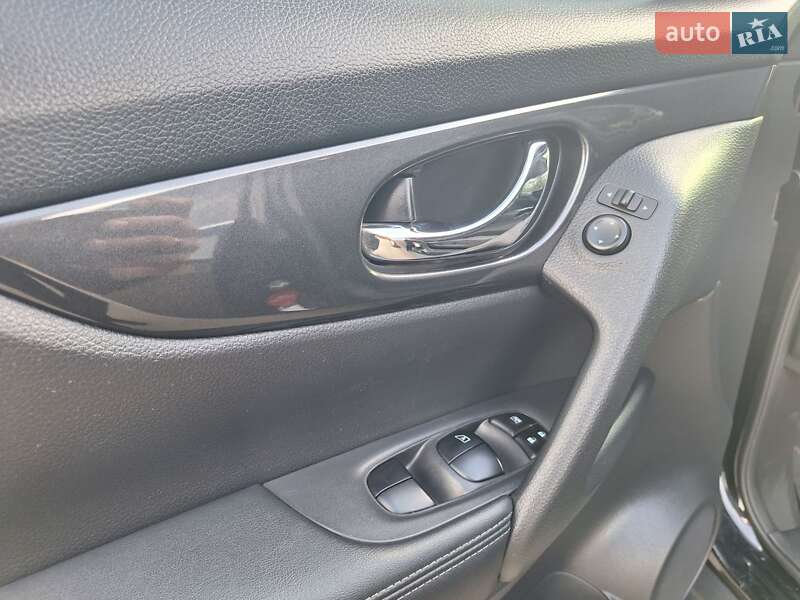 Внедорожник / Кроссовер Nissan Rogue 2017 в Полтаве