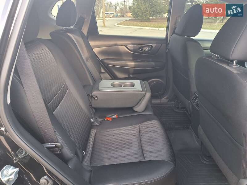 Внедорожник / Кроссовер Nissan Rogue 2017 в Полтаве