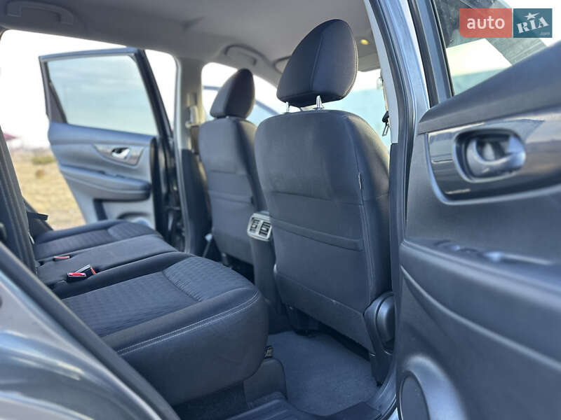 Позашляховик / Кросовер Nissan Rogue 2016 в Коростені