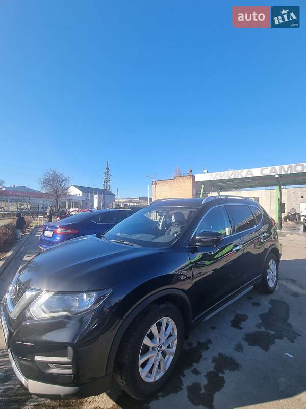 Позашляховик / Кросовер Nissan Rogue 2017 в Чернігові